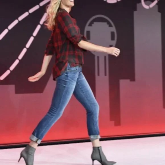 Cabi Cunningham Popover Top - Picture 6 of 15